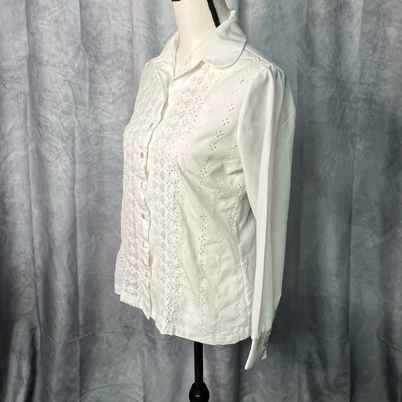 Lee Mar Pageant Vintage 1970s Ivory Blouse with Embrioidered Floral Cutouts - Picture 4 of 11
